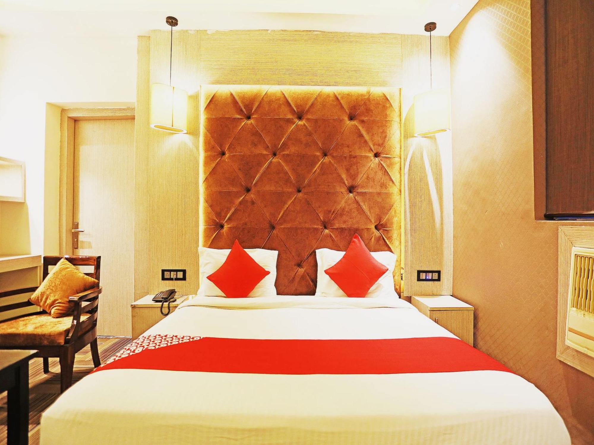 Fabhotel Ronald Inn Фарідабад Екстер'єр фото